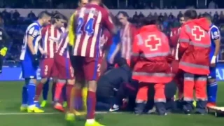 اصابة خطيرة جدا للاعب اتلتيكو مدريد فرناندو توريس وانقاذه من الموت وبكاء الاعبين الدوري الاسباني