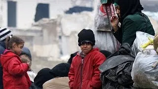 Syria Aleppo: thousands of trapped civilians wait as evacuation halts