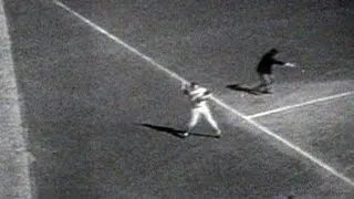 1970 WS Gm 1: Brooks takes a hit away from May