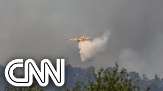 Itália usa aviões e helicópteros para apagar incêndios | CNN SÁBADO