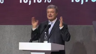 Elections in Ukraine: Poroshenko arrives at his HQ