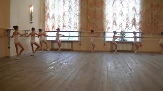 Полугодовой экзамен по кл. танцу. 1"Б" класс. Преподаватель Нуянзина А.Е.