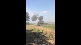 A Panzerhaubitze 2000 howitzer sends German greetings to Russian targets from Ukraine Forces 🇩🇪