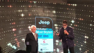 Ramesh Sippy presents the "Most Stylish Star of the Millenium" Award to Amitabh Bachchan