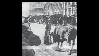 Buenos días pasado. Un toro siembra el pánico en el centro de Madrid en 1928.