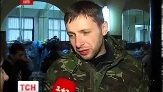 На Майдан постійно прибувають люди