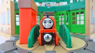 Thomas Wooden Railway. Engine Depot & Brio Subway Tunnel Course