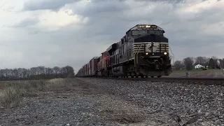 NS 121 with NS 8181 & BNSF 8961 Flying Through West Point, Indiana