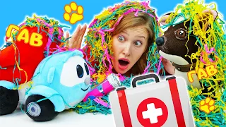 Грузовичок Лёва нашел Хлопушку! Видео для детей про игрушки и игры в доктора - Как мама Шоколадки