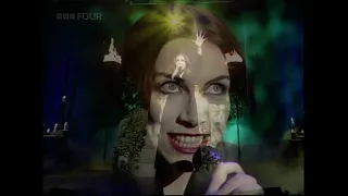 Annie Lennox - Love Song For A Vampire (Live on ToTPs)