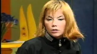 Björk was interviewed on Finnish TV show Amatsonia on 1996 07 11  Part 2