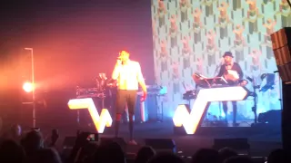 Stromae - Papaoutai (concert) - Lille le 17/12/13