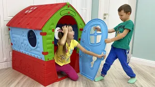 Sofia and Max want the same playhouse for kids | Stories for children