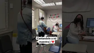 Llevando serenata a mi maestra🎶❤️