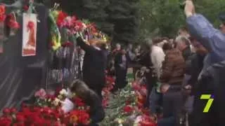 2 мая. Одесситы пришли к Дому профсоюзов почтить память погибших
