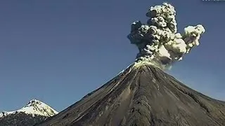 Raw: Two Volcanoes Spew Ash in Mexico