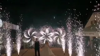 Сценические холодные фонтаны на свадьбу  и пиротехнические вертушки