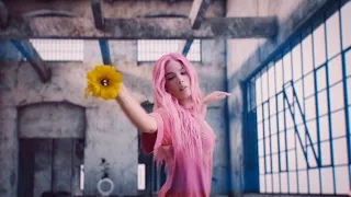 Marshmello & Halsey - Be Kind (Official Music Video)