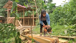 Cut wood to make planks, prepare to build partitions for a new wooden house - Chúc Thị Minh