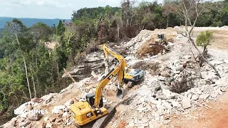 New Update Excellence High Mountain Road Construction Technology Bulldozer Pushing Clearing Big Rock