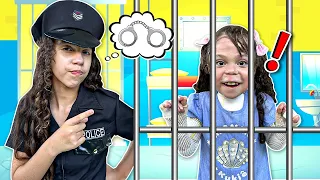 KIDS PRETEND PLAY WITH POLICE COSTUME VÍDEO FOR KIDS