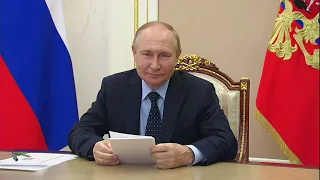 Владимир Путин продлил программу материнского капитала до 2026 года