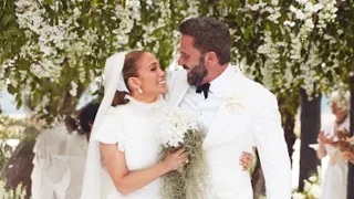 How Jennifer Lopez SURPRISED Ben Affleck at Their Wedding