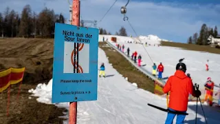 Grüne Hügel, warme Temperaturen: Viele Skifans haben sich ihren Winterurlaub anders vorgestellt