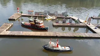 Schlepper kommt...bitte etwas Platz machen...DANKE...