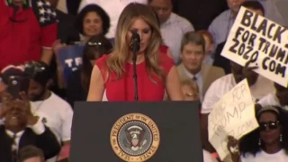 Melania Trump says Lord's Prayer to open Pres. Trump Rally