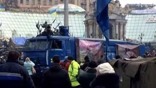 Майдан переміг! Захоплений водомет на площі