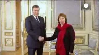 Кэтрин Эштон прилетела в Киев, а Янукович собирается в Сочи