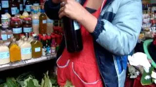 Mercado de Belén - Iquitos/ Perú: Vendedora de Licores Afrodisiacos y Pusangas