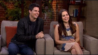 Mae Whitman & Robbie Amell Describe What It's Like Being 'The Duff'