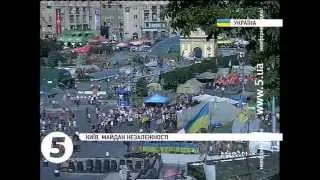 #Майдан зачищають від барикад: вогонь та крики