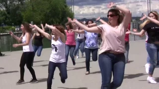 Best Arabic Dance  FlashMob In Austria - Dans Superb