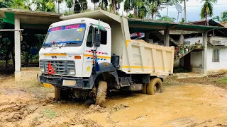 Tata 1618 4x4 tipper got stuck in mud | Loaded with 25 ton |Amazing skilled diver | Heavy duty truck