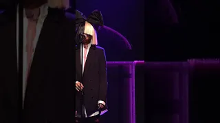 Sia - bird set free live SNL (vertical vídeo)