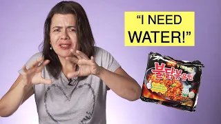 Mexican Moms Try The SPICY RAMEN CHALLENGE