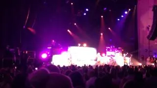 Daughtry singing 'What about now ' in Boston Massachusetts 8/15/14