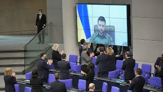 Präsident Selenskyj hält Rede im Bundestag