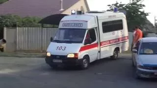 *RARE* Ford Transit ambulance responding with beacons