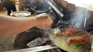 Así cocinan las langostas "al chingadazo" en las playas de Costa Chica. | Guerrero, Mx.