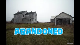 Exploring A Huge Abandoned Time Capsule House (WHAT ACTUALLY HAPPENED HERE??)