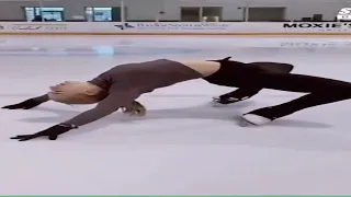 Incredible ice-skating girls #shorts #short#youtubeshorts #ytshorts