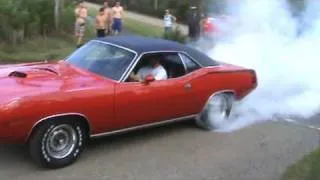 Plymouth 'CUDA 1970 440 6 Pack 4 Speed Burnin out