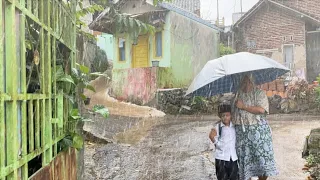 heavy rain in a beautiful and cool village | Rainy atmosphere in Indonesian village