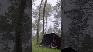 🌧😂pas banget lirik nya#heavyrain #solocamping #asmrsounds #campinglife #shortvideo #enjoy