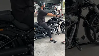 Harley Davidson Breakout 114 loud exhaust sound!!