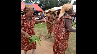 DANSE ABADAHOU DES DIDA EXECUTÉE PAR LE GROUPE TEILA-TELA DE ODJE VICTOR À ANOHOU FESTIVAL/AFFERI